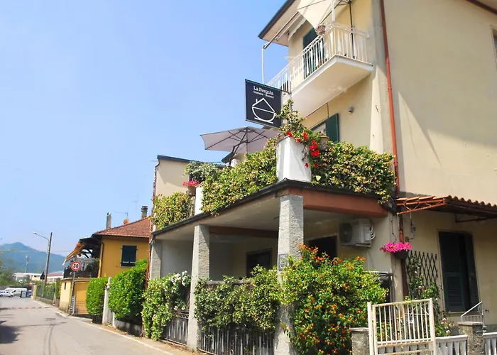 La Pergola Private Parking